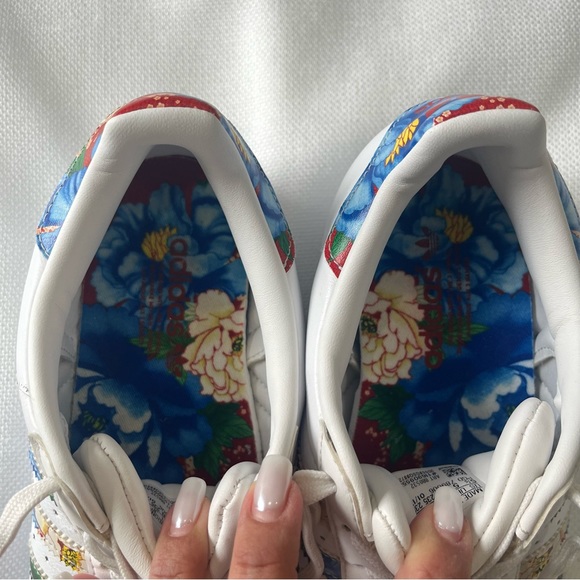 Adidas Superstar Multicolor Stripe Sneaker, White with Flower Stripes Size 6.5 - Picture 7 of 9